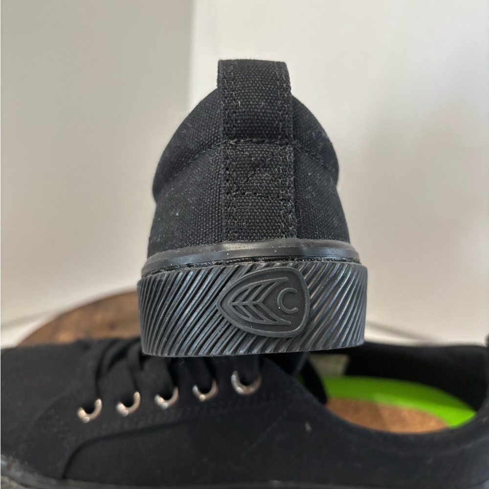 Carium black
women’s/mens 8.5/7 Black Low-Top Sneakers Brand New no box - Picture 5 of 11